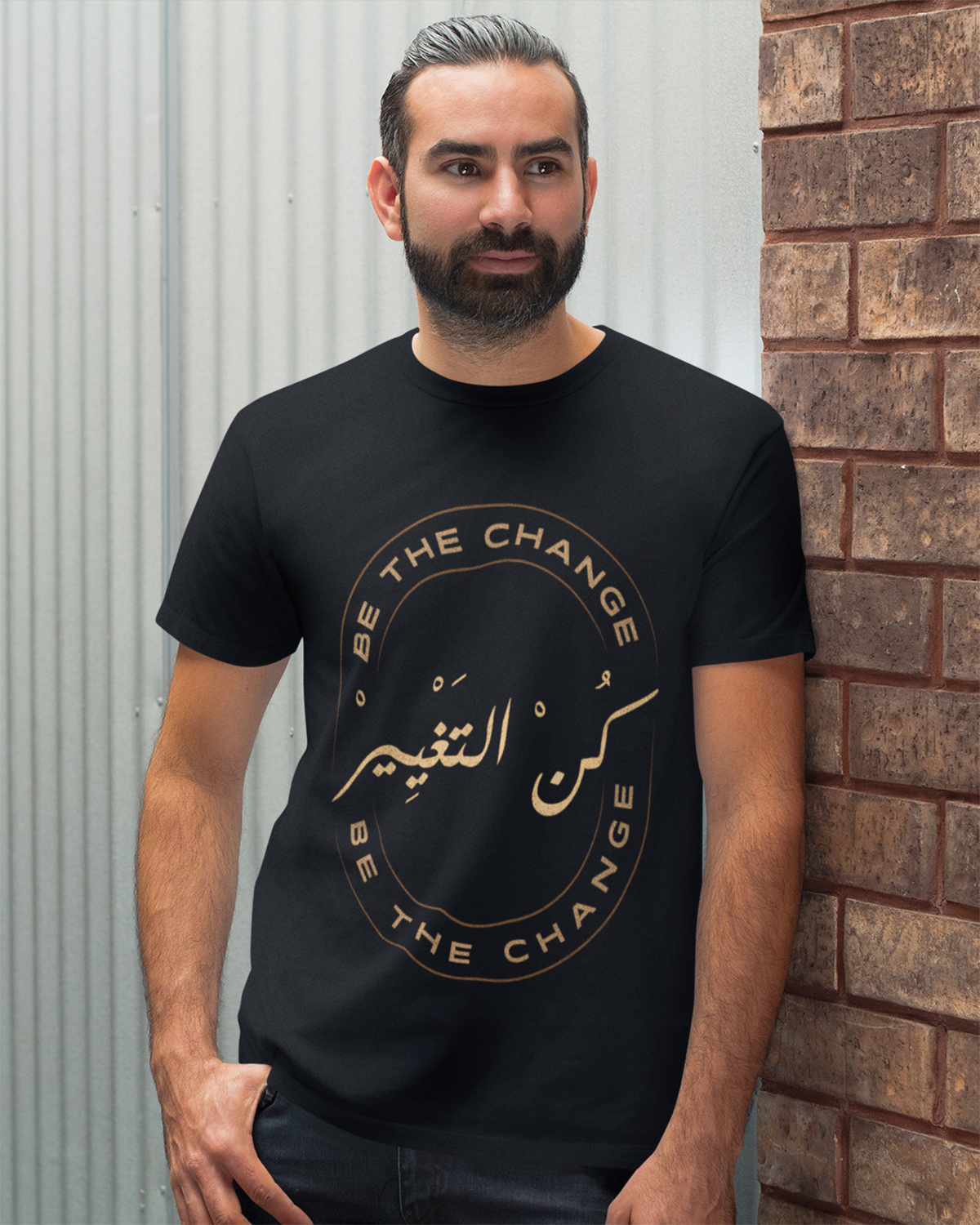 Sei die Veränderung - EN + Arabisches Skript Unisex T-Shirt