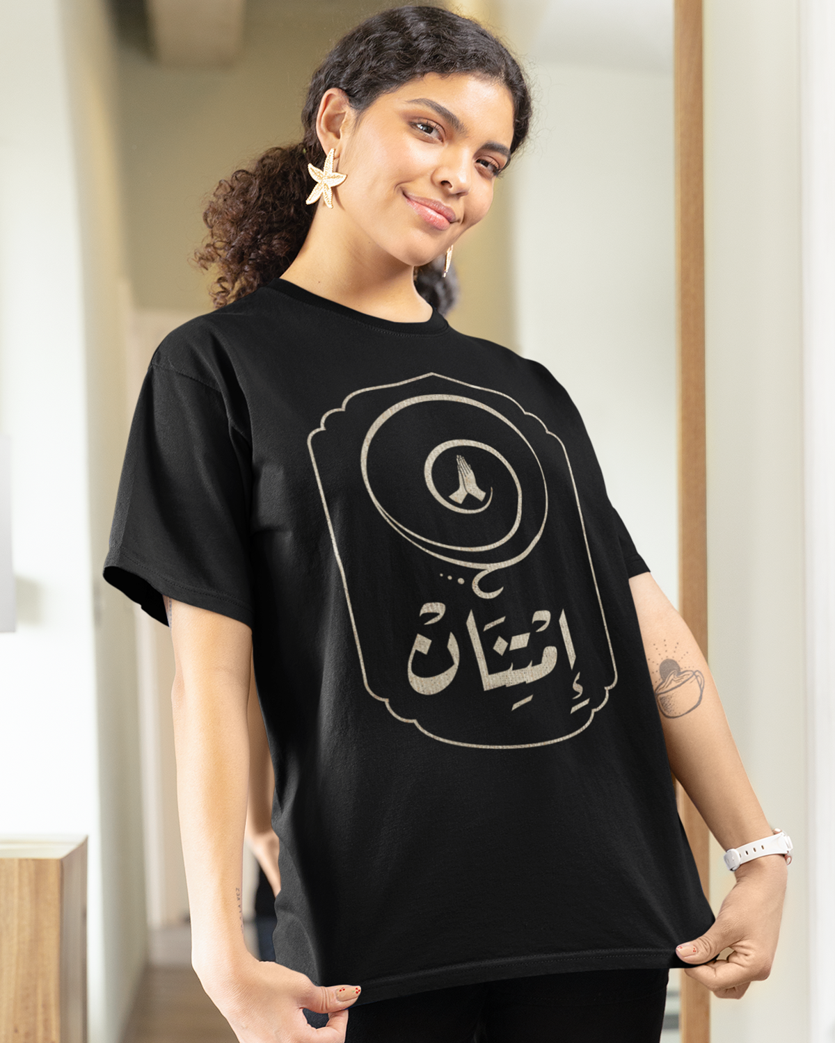 Dankbarkeit - Arabische Schrift + Retro-Grafik Unisex T-Shirt