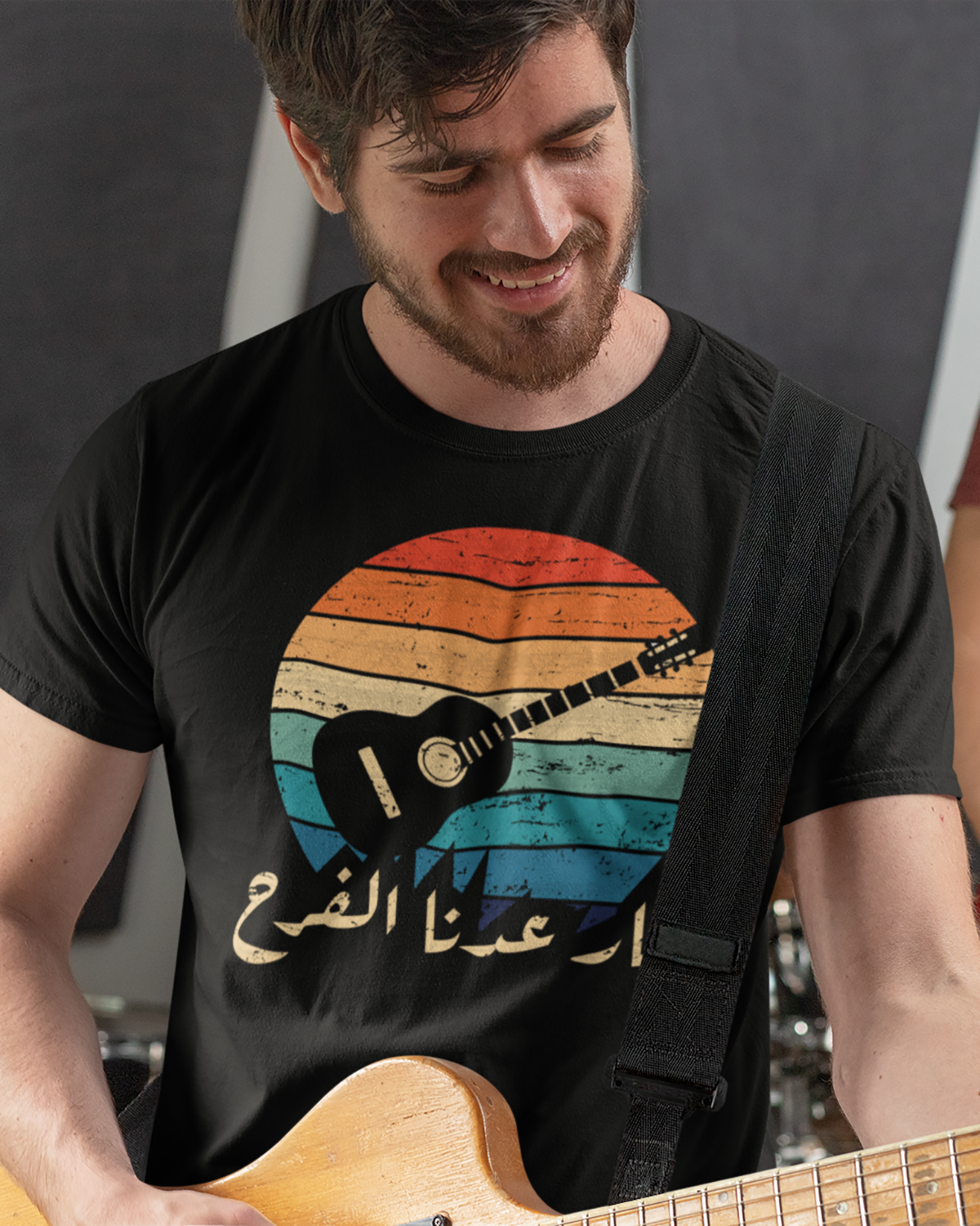 Retro Gitarre + Arabisch Zitat Skript Unisex T-shirt