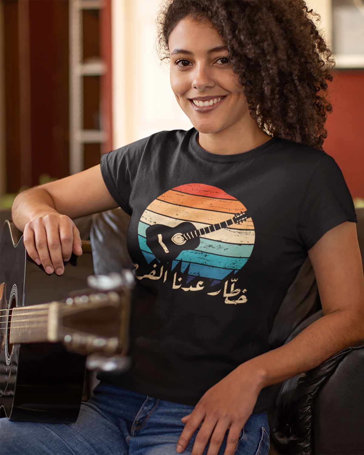 Retro Gitarre + Arabisch Zitat Skript Unisex T-shirt