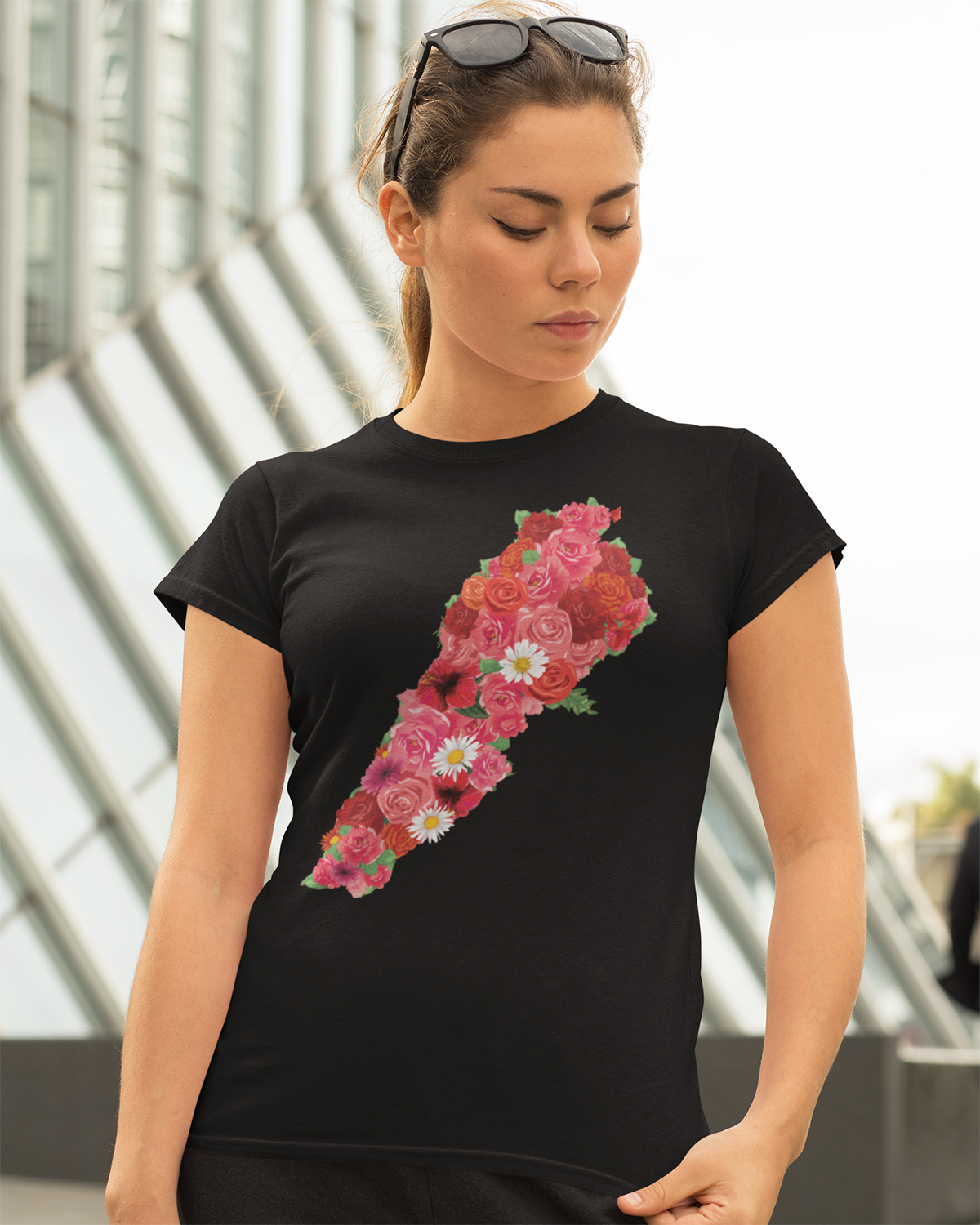 Blumengefüllte Karte des Libanon Unisex T-Shirt