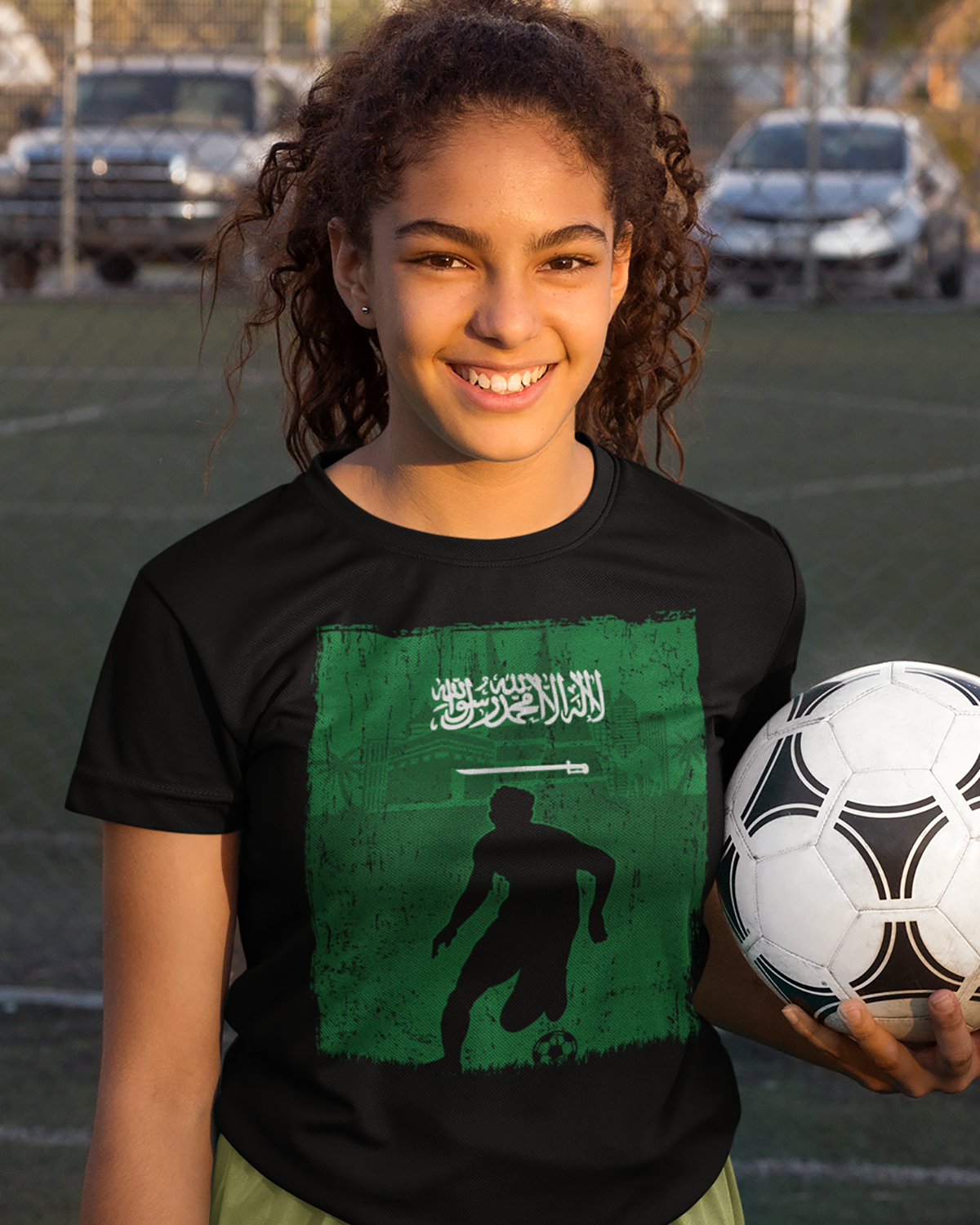 Retro Vintage Fußball mit Saudi-Arabien Flagge Unisex T-Shirt